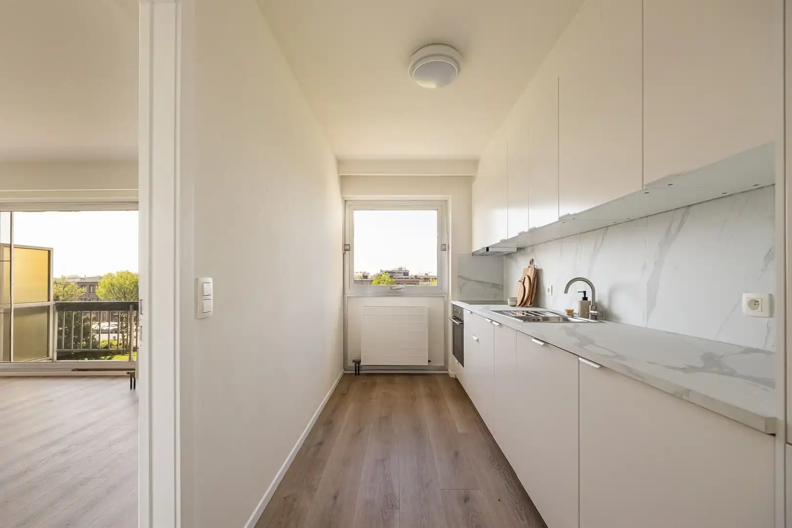 Volledig gerenoveerd appartement met 2 slaapkamers en 2 terrassen!  foto 4