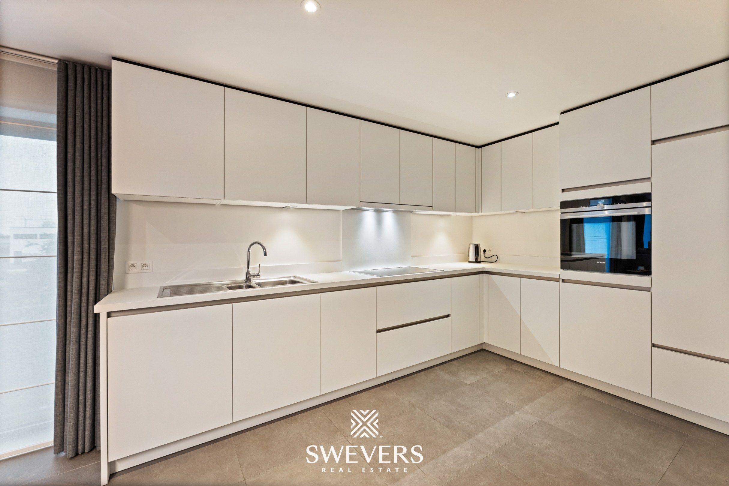 Instapklaar, volledig gerenoveerd appartement met groot terras, airco en staanplaatsen in hartje Heusden-Zolder foto 17