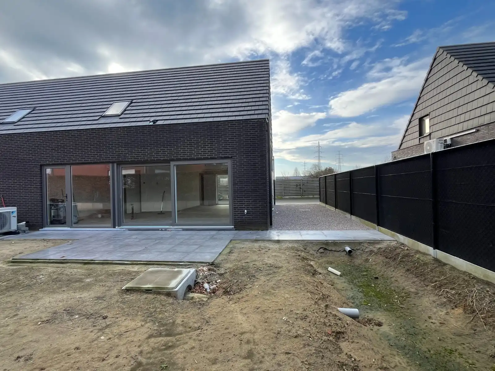 HALFOPEN NIEUWBOUWWONING TE KOOP IN DEERLIJK! foto {{pictureIndex}}