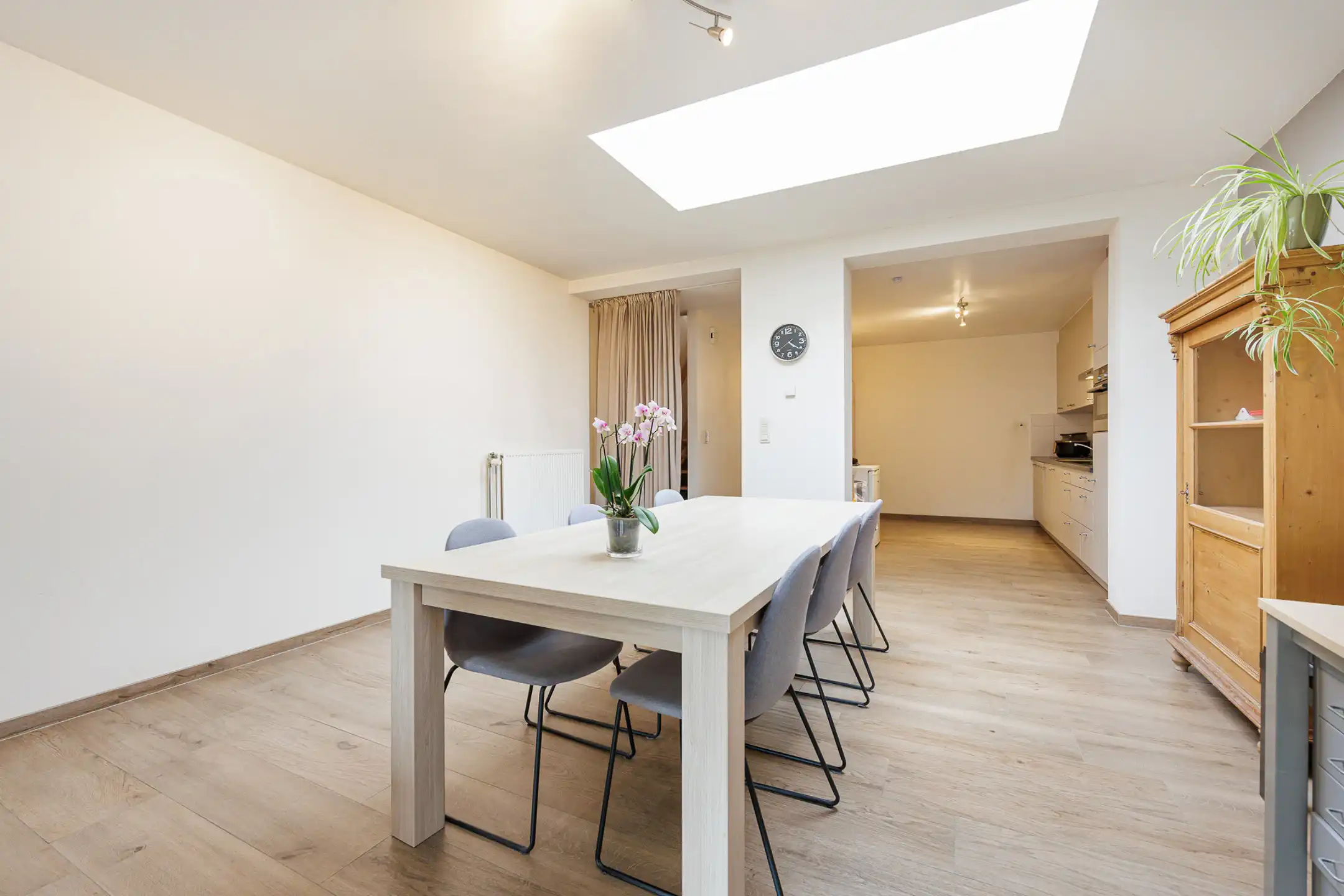 Instapklare  woning met drie slaapkamers en stadstuintje foto 9