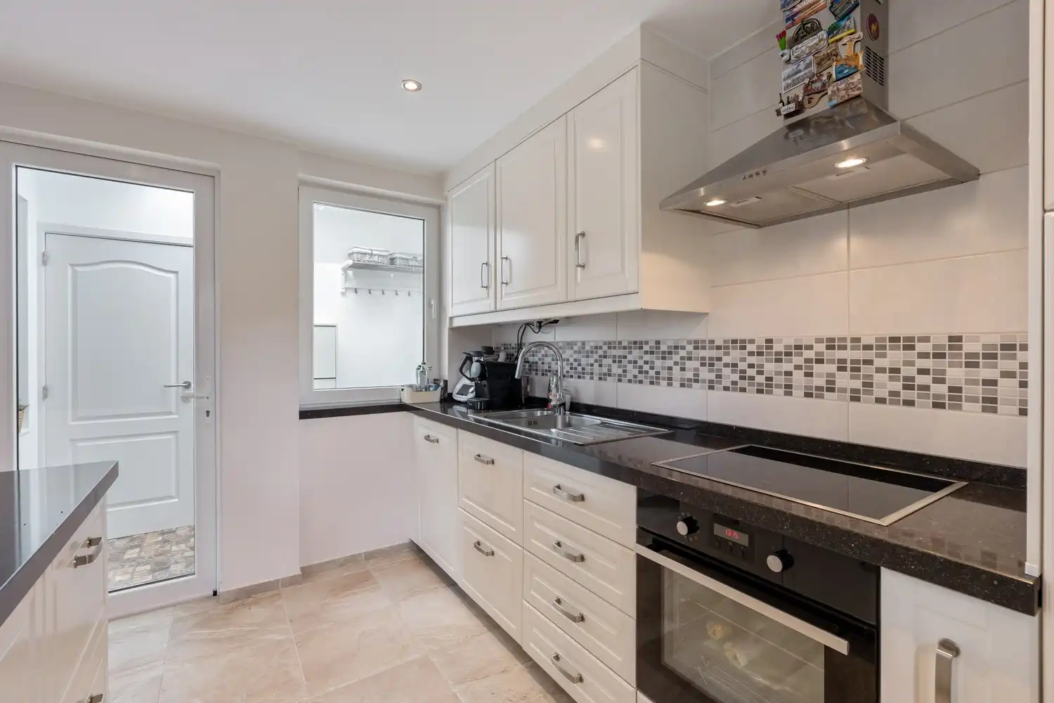 Landelijk gelegen, instapklare woning met 4 slaapkamers en zuidwestgerichte tuin op 8a27ca te Lubbeek. foto 10