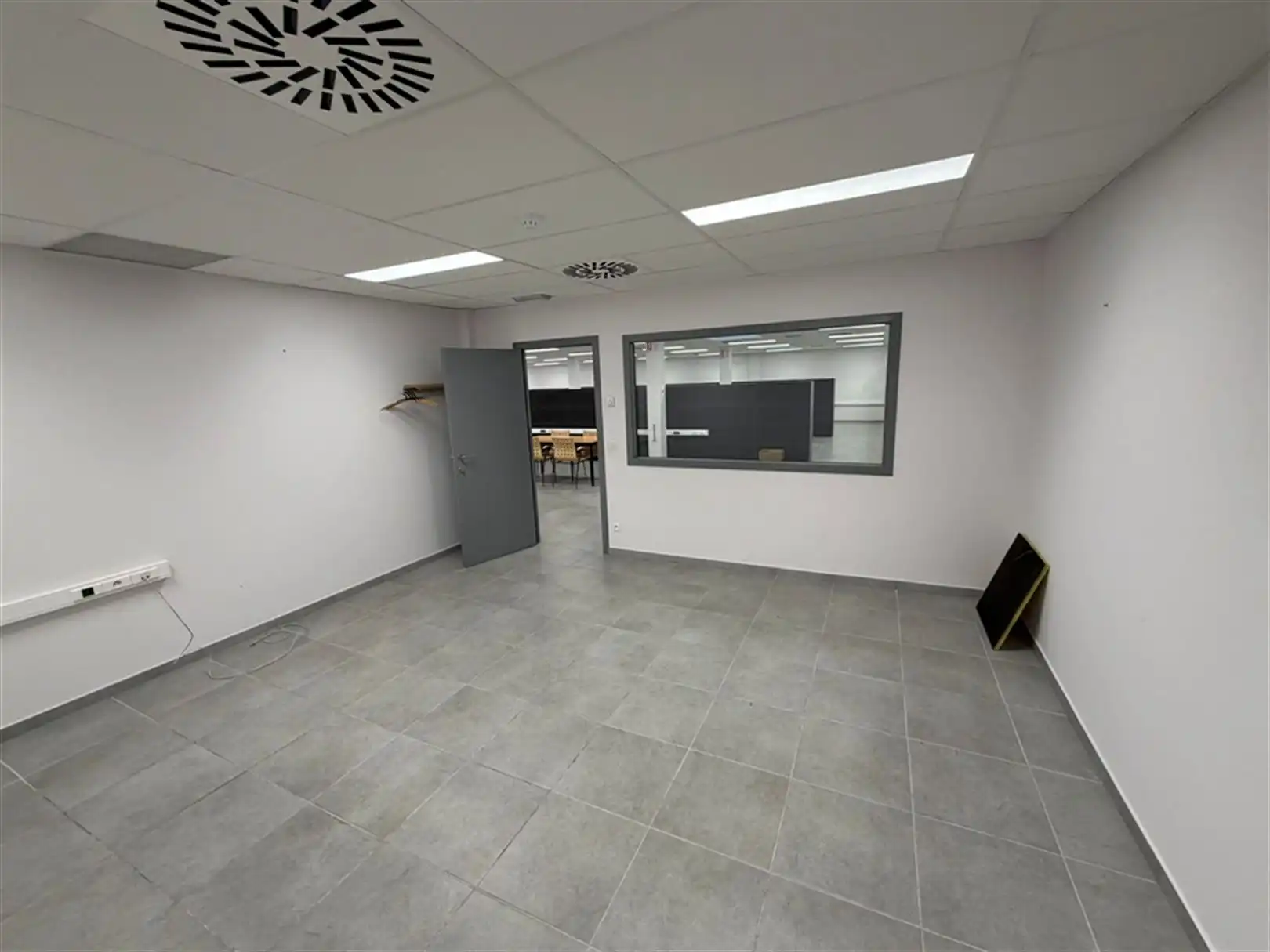 Kantoorgebouw foto 7