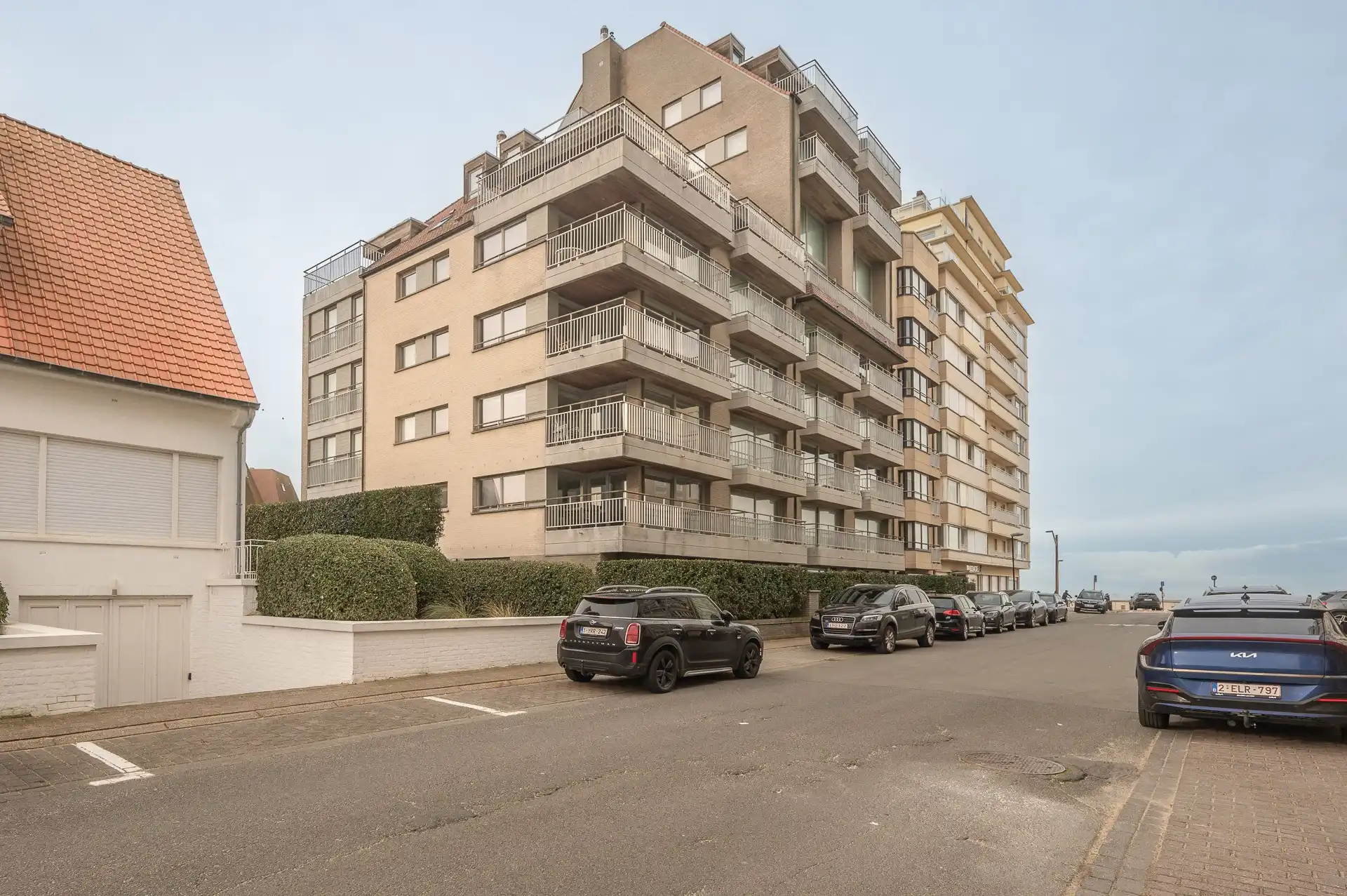 Lichtrijk appartement met 2 slaapkamers in een rustige zijstraat van de Zeedijk foto {{pictureIndex}}
