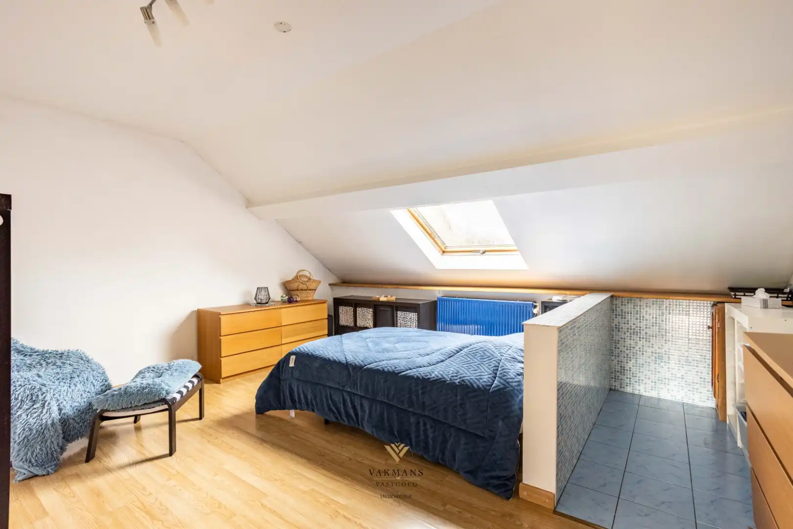 Ruime gezinswoning met 4 slaapkamers, tuin en eigen parkeerplaats. foto 21