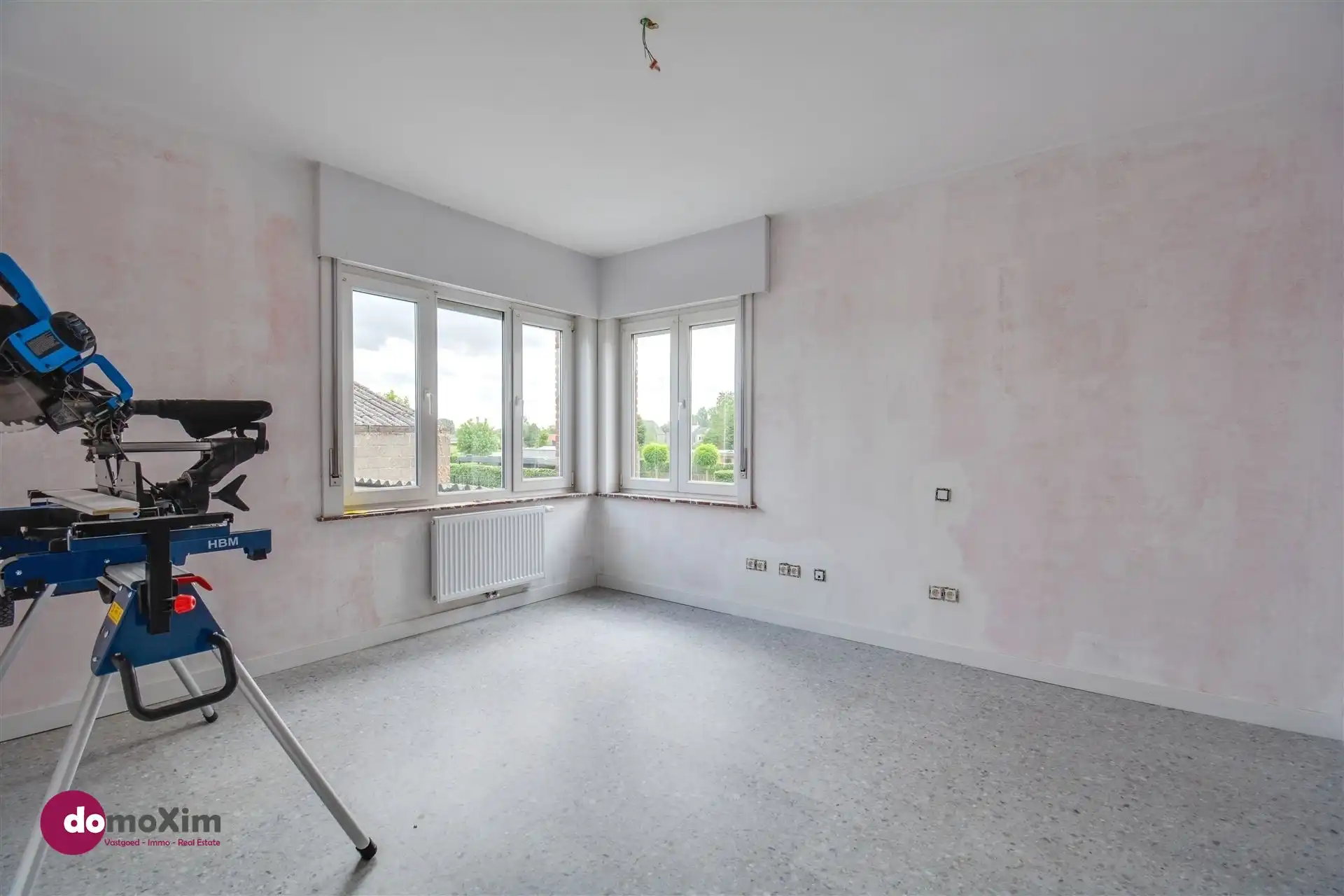 Gerenoveerde woning met loods, stallen en serre op een terrein van 32 are foto 8