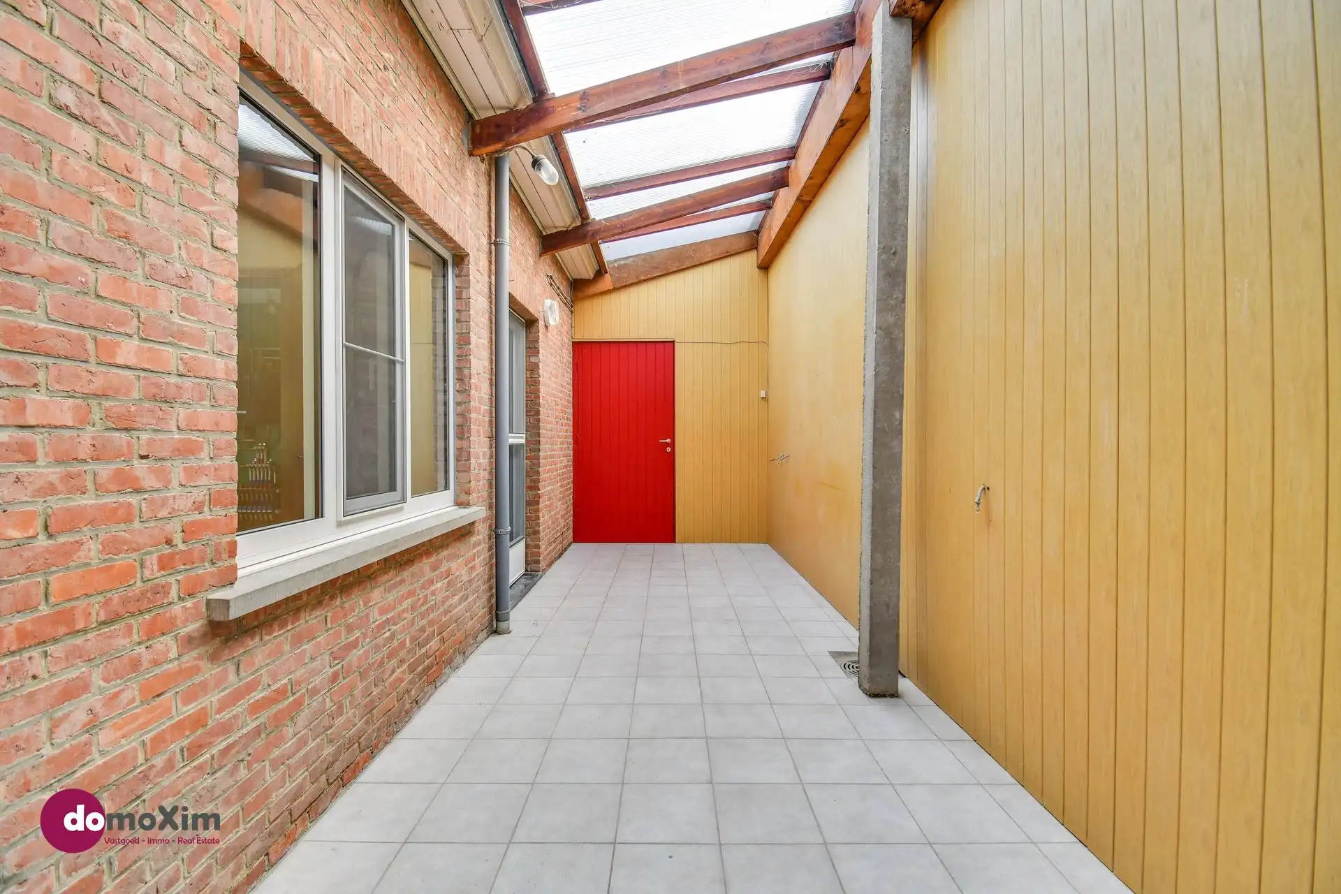 Gerenoveerde woning met loods, stallen en serre op een terrein van 32 are foto 8