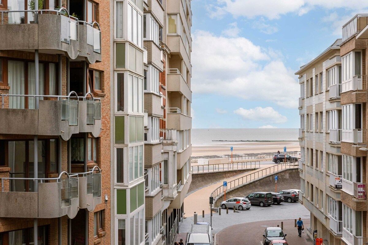 Gemeubeld twee slaapkamer appartement vlak aan zee foto 14