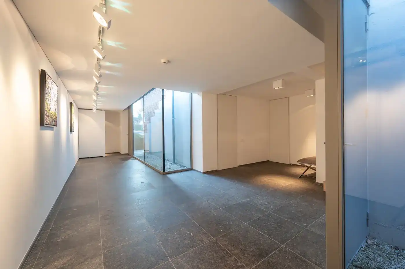Gerenoveerde villa in Zoute, Knokke-Heist met 4 slaapkamers, tuin, garage, fietsenberging en 227m² hoogwaardige woonruimte. foto 29