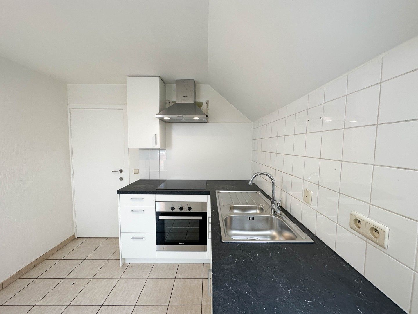 Instapklaar duplex-appartement met twee slaapkamers te Ardooie! foto 3