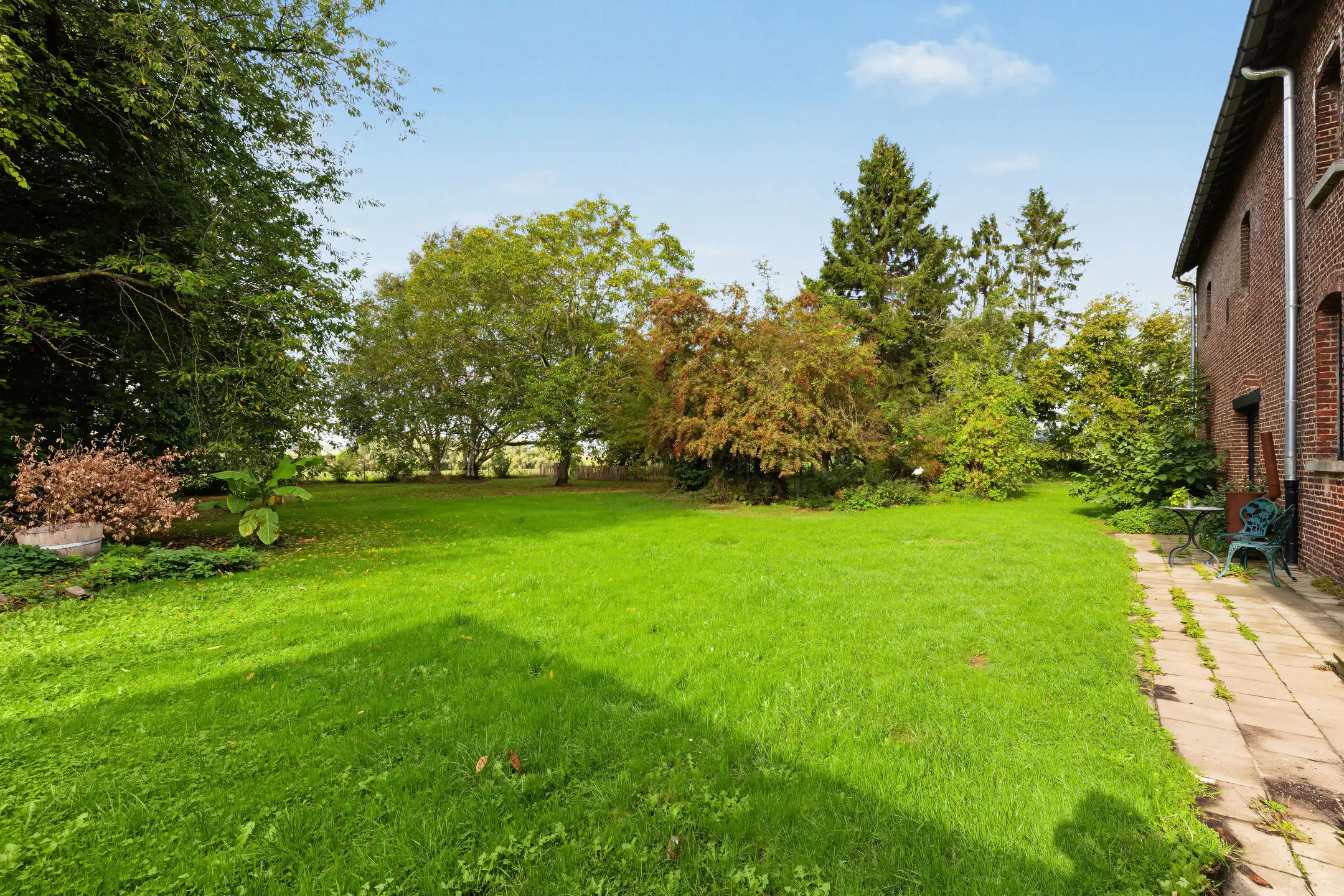 Charmant en instapklaar landhuis met prachtige tuin op 20a foto 3