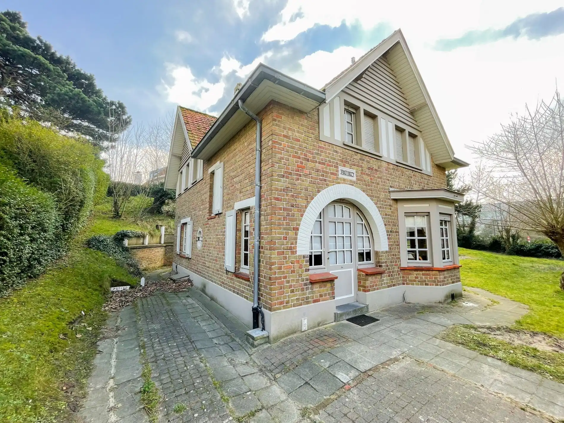 Uiterst charmante villa, rustig gelegen in één van de paadjes in het Zoute op wandelafstand van de zee. foto 3