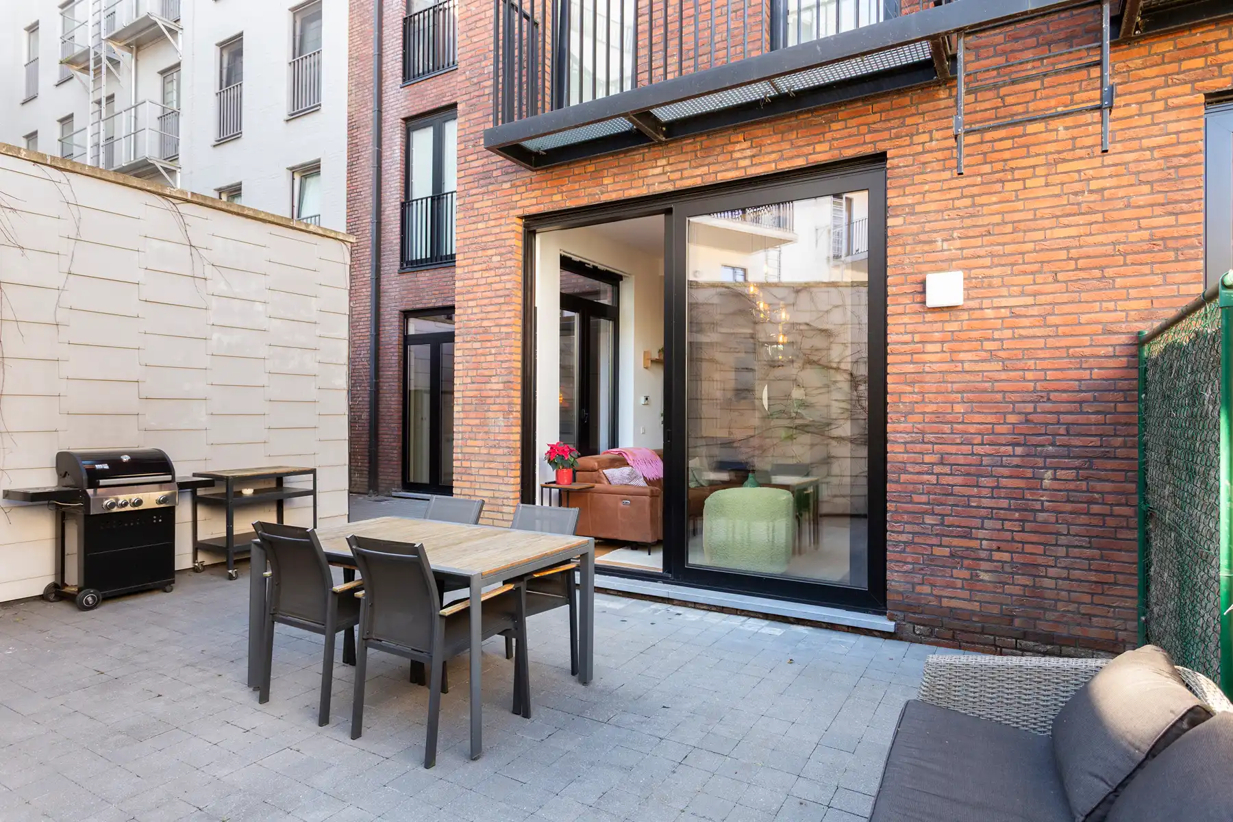 Gelijkvloers appartement met ruim terras op toplocatie! foto 3