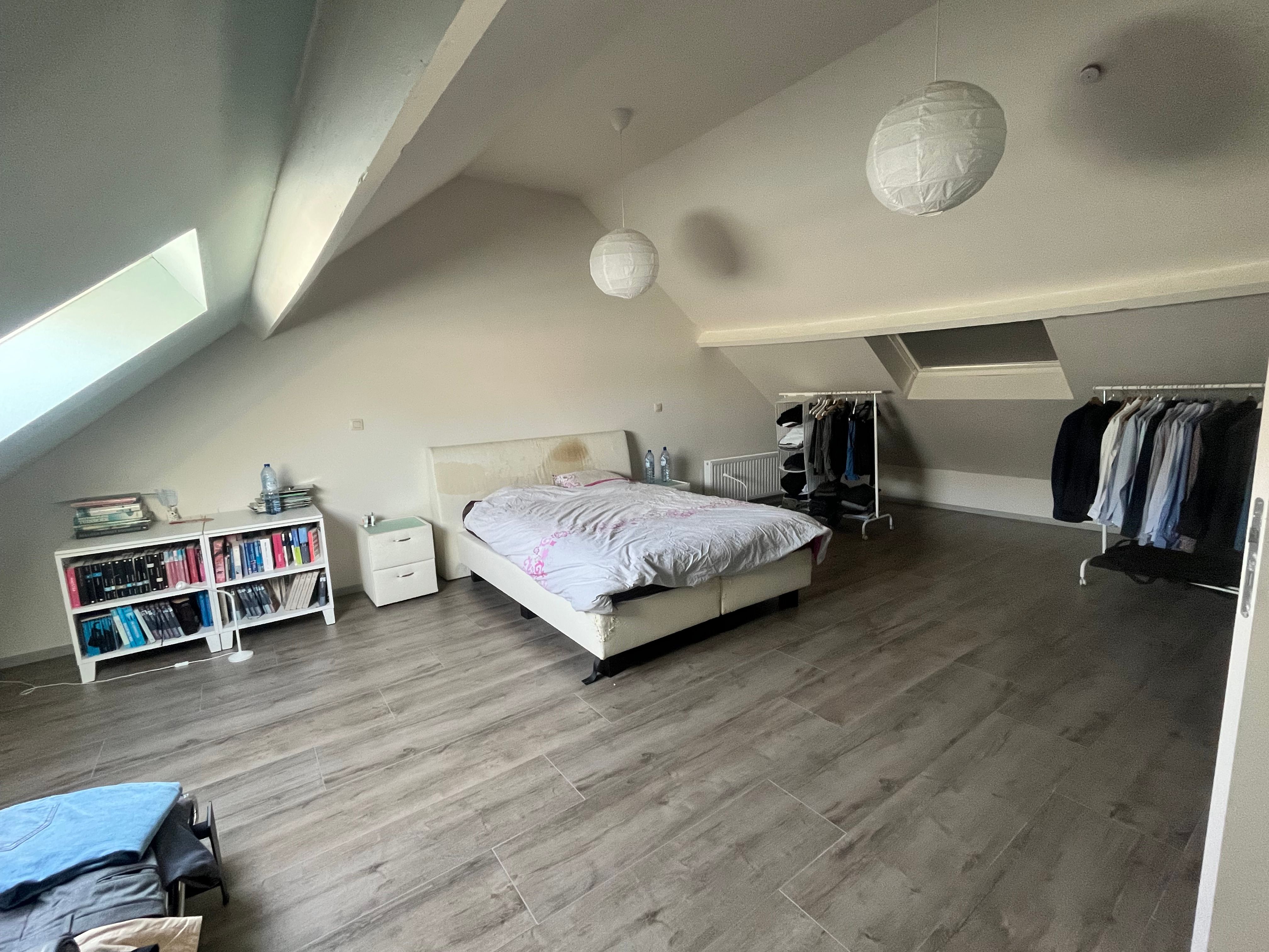 Gerenoveerde woning met 3 slaapkamers, tuin en garage. foto 3