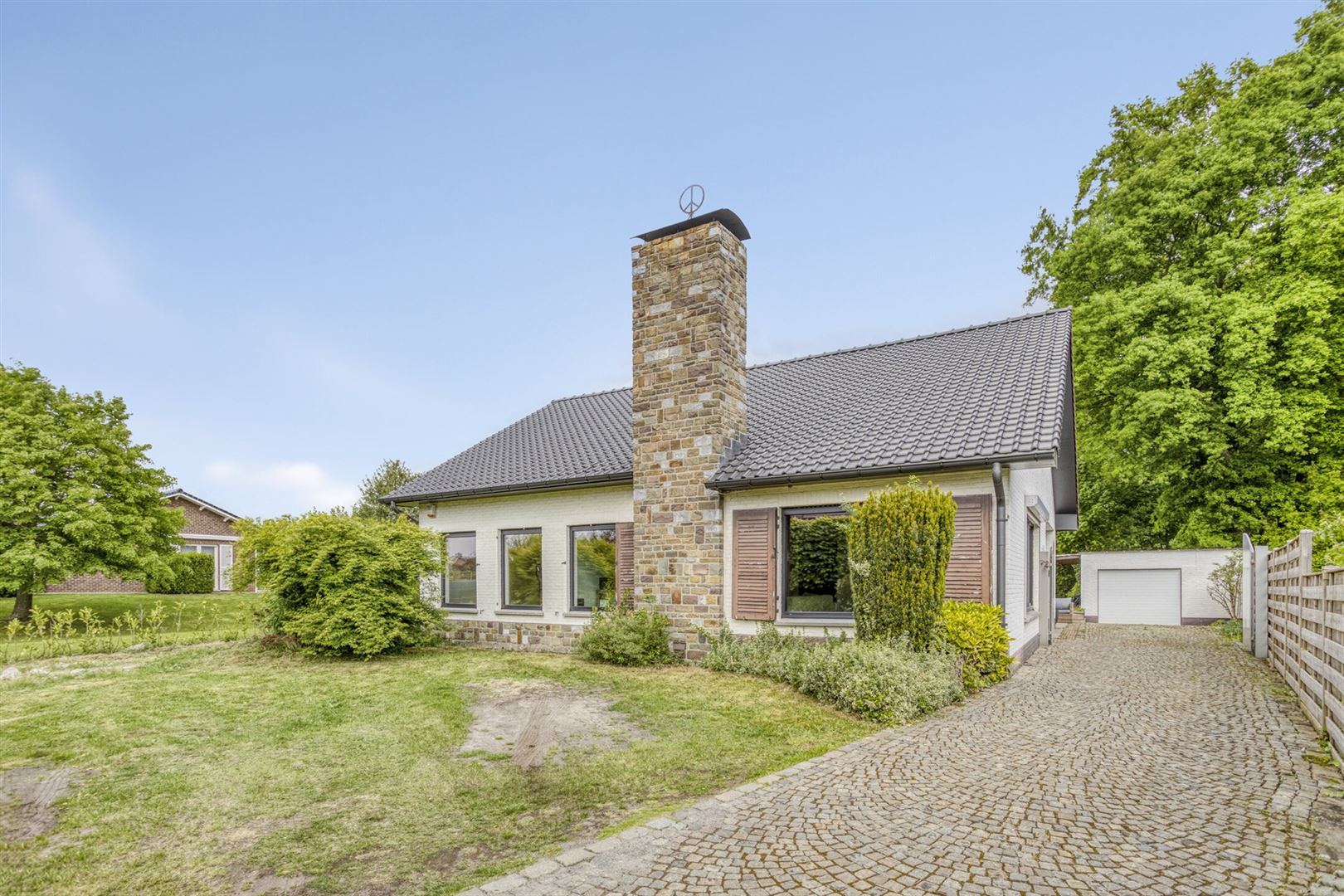 Hoofdfoto van de publicatie: TE KOOP: Deels gerenoveerde woning te Zonhoven! 