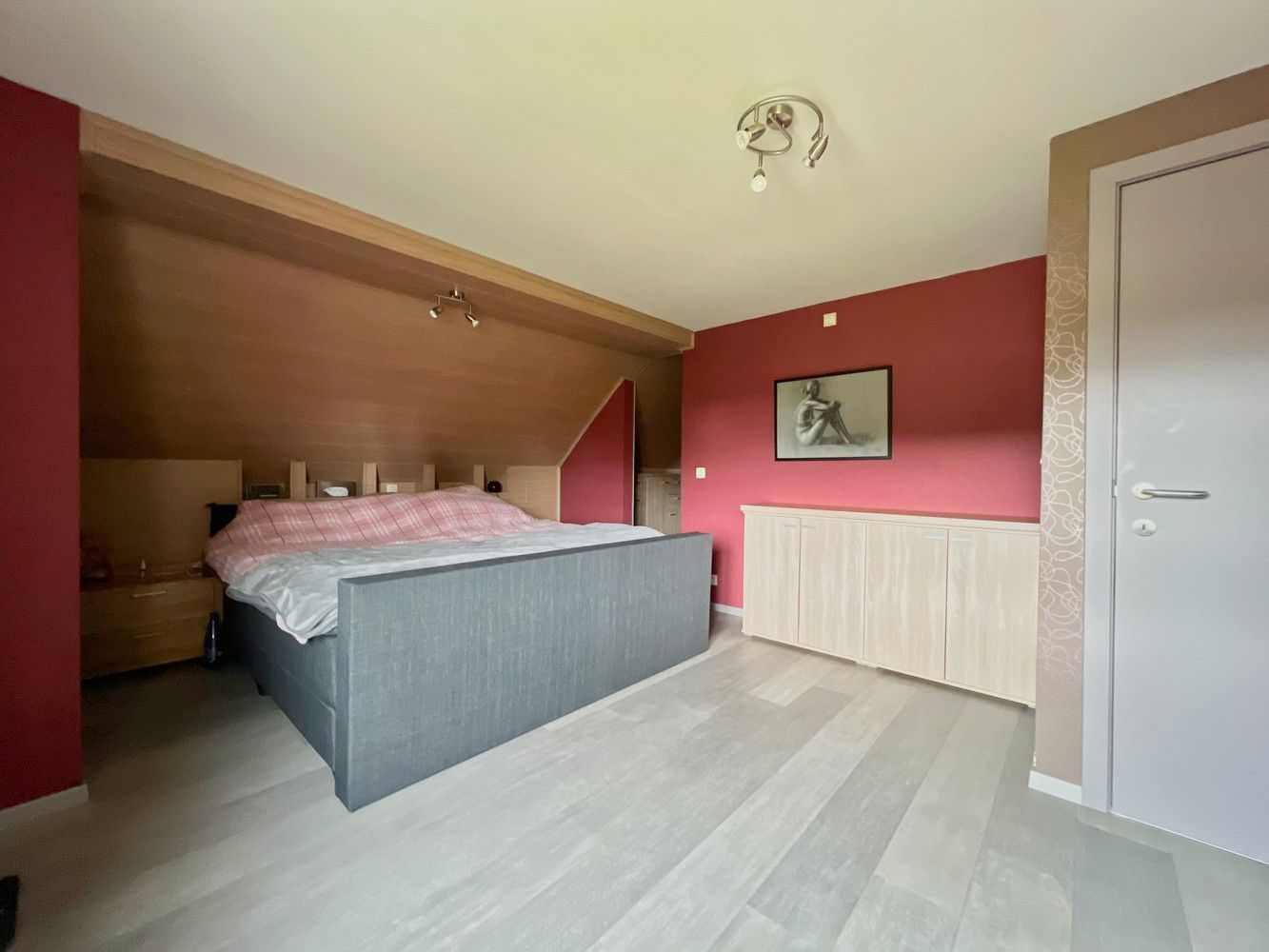 Unieke gezinswoning op 1300 m² + landelijk verzicht! foto 17