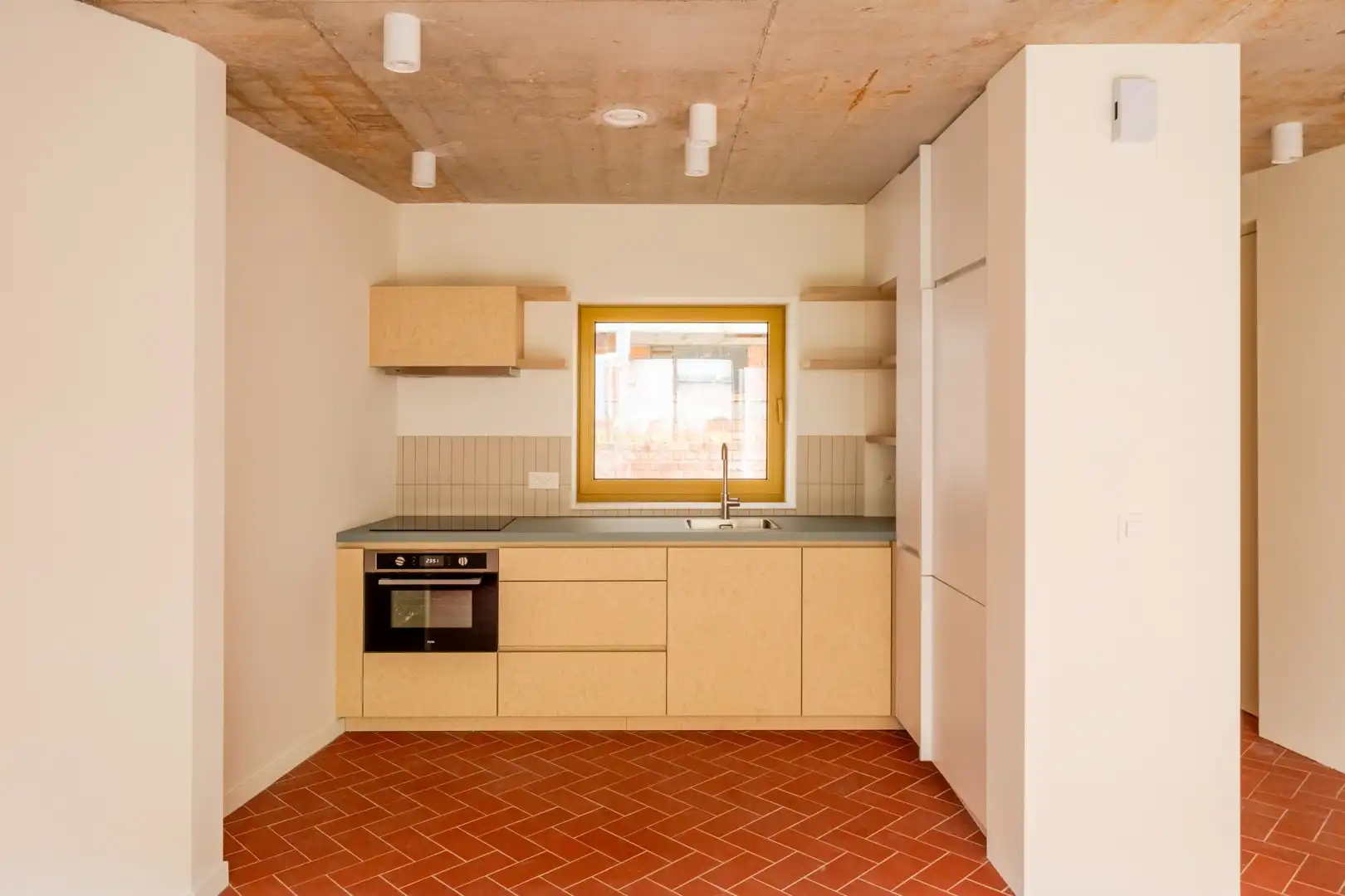 Exclusieve nieuwbouwwoning verscholen in de stad foto {{pictureIndex}}