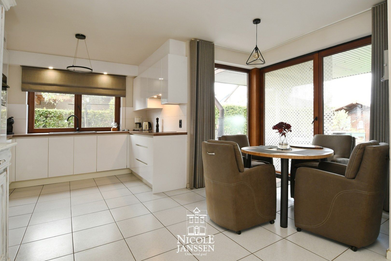 Vrijstaande gezinswoning met drie slaapkamers en een verzorgde tuin  foto 11