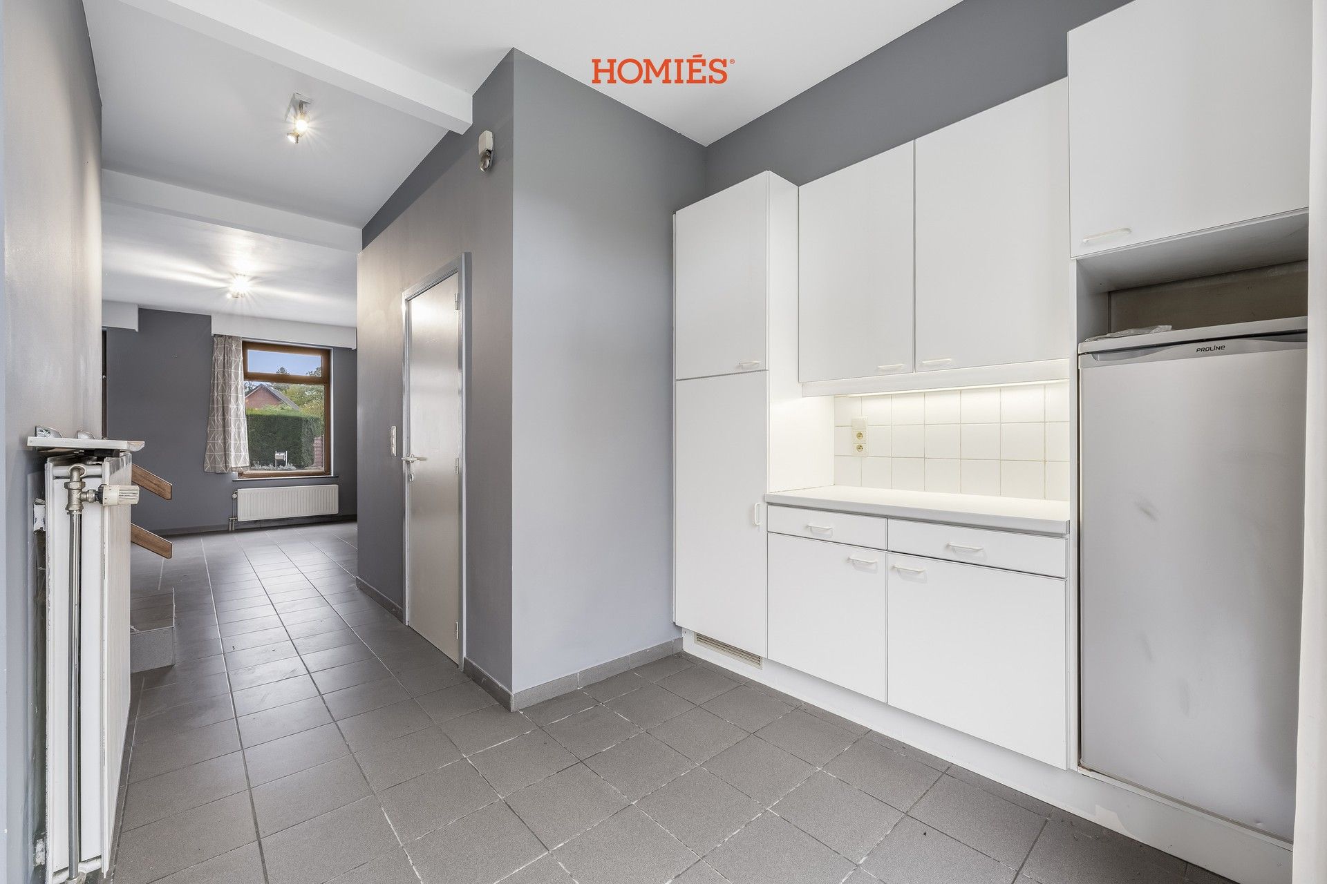 Te renoveren woning met veel potentieel foto 5