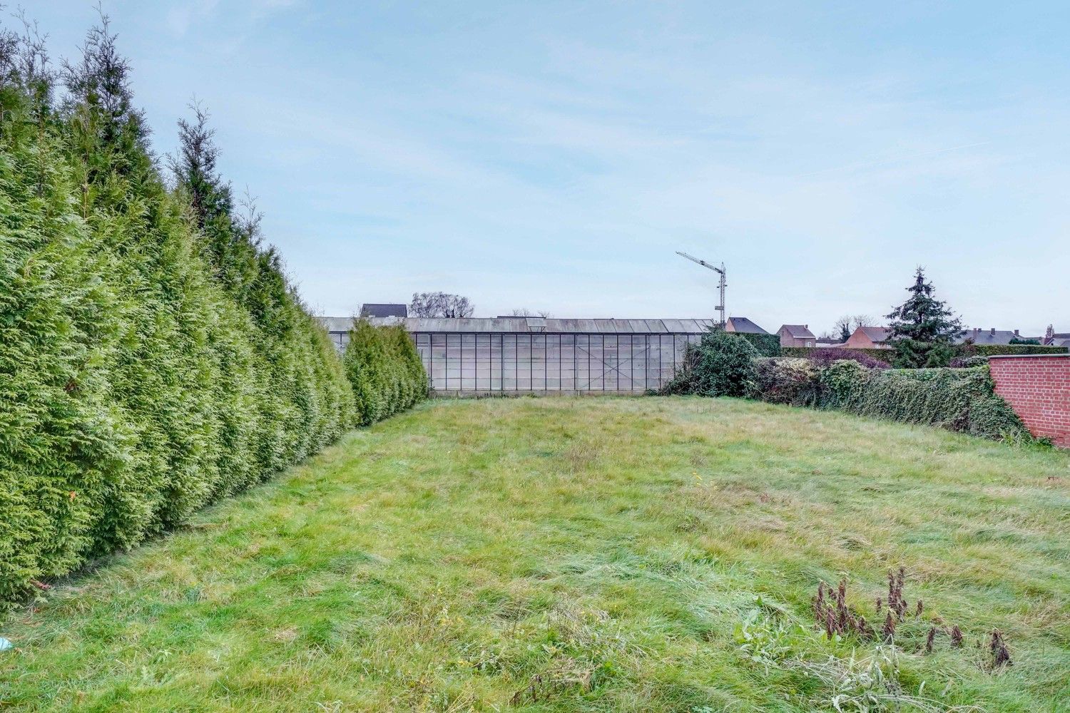 Te koop: Gerenoveerde gezinswoning met vier slaapkamers, twee moderne badkamers en een grote vrij in te richten zolder. foto 17