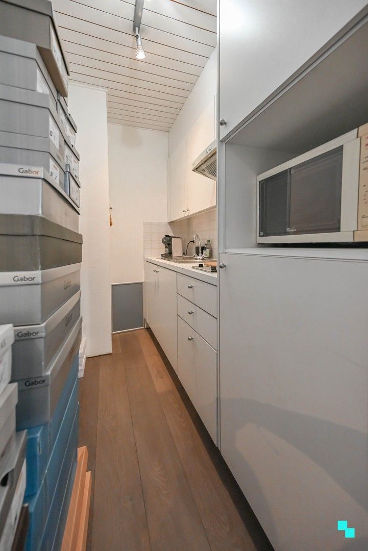 Centraal gelegen handelspand met etalage in hartje Lendelede foto 17