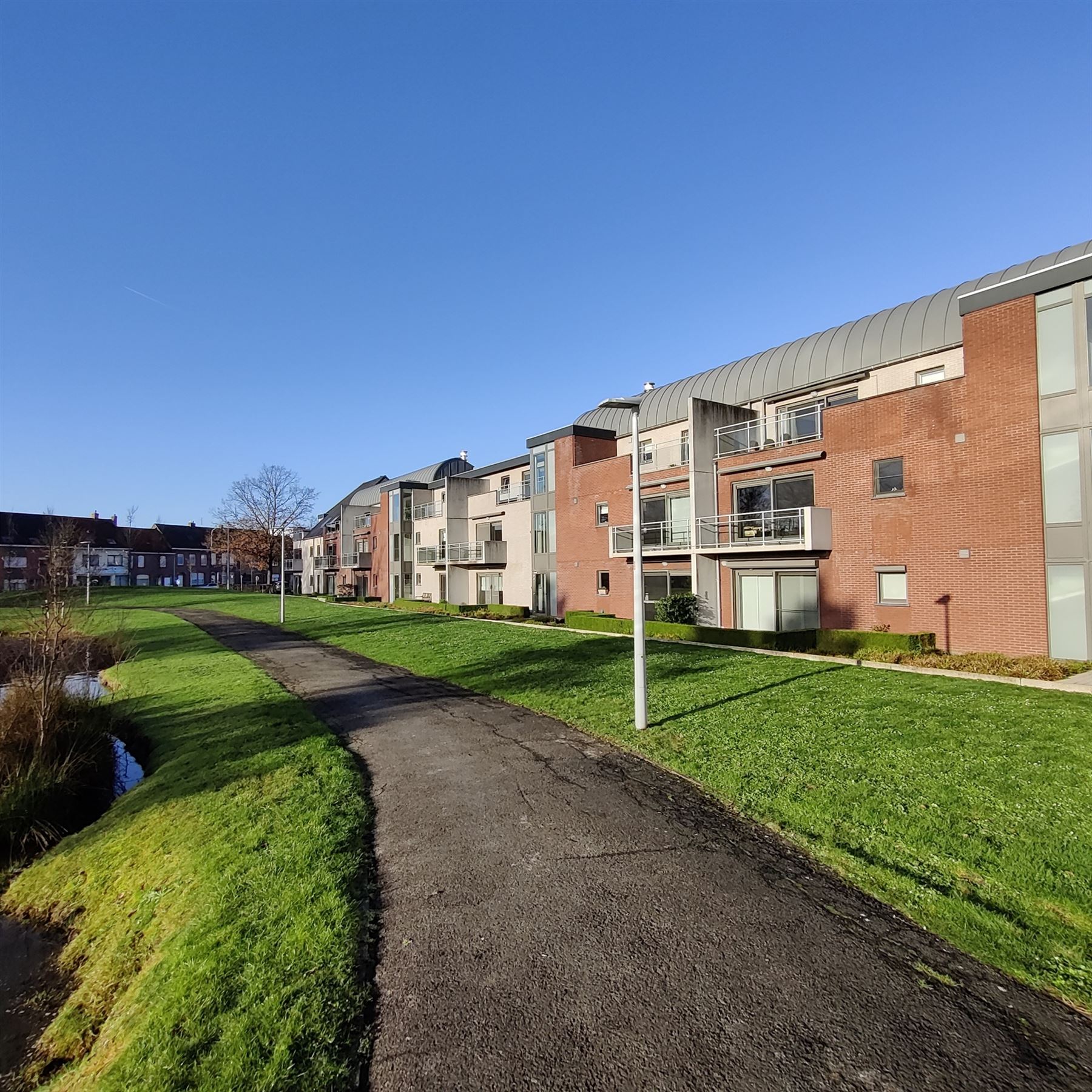 Lichtrijk appartement met 1 slaapkamer foto 8