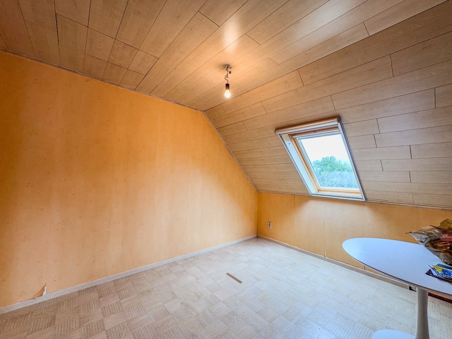 Prachtig gerenoveerde woning met 4 slaapkamers, dubbele carport en tuin. foto 21
