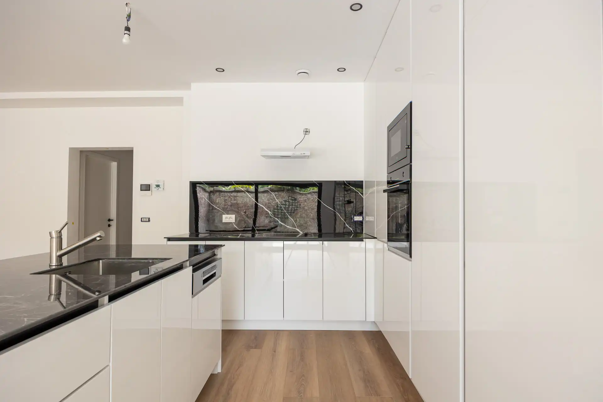 Hoogwaardig gerenoveerd GLVL-appartement met 2 slpks en tuin foto 6