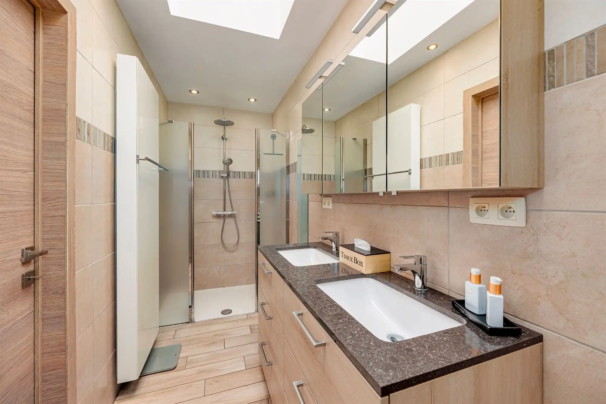 Leuke instapklare woning met 3 slk, garage  en een zonnige tuin foto 10