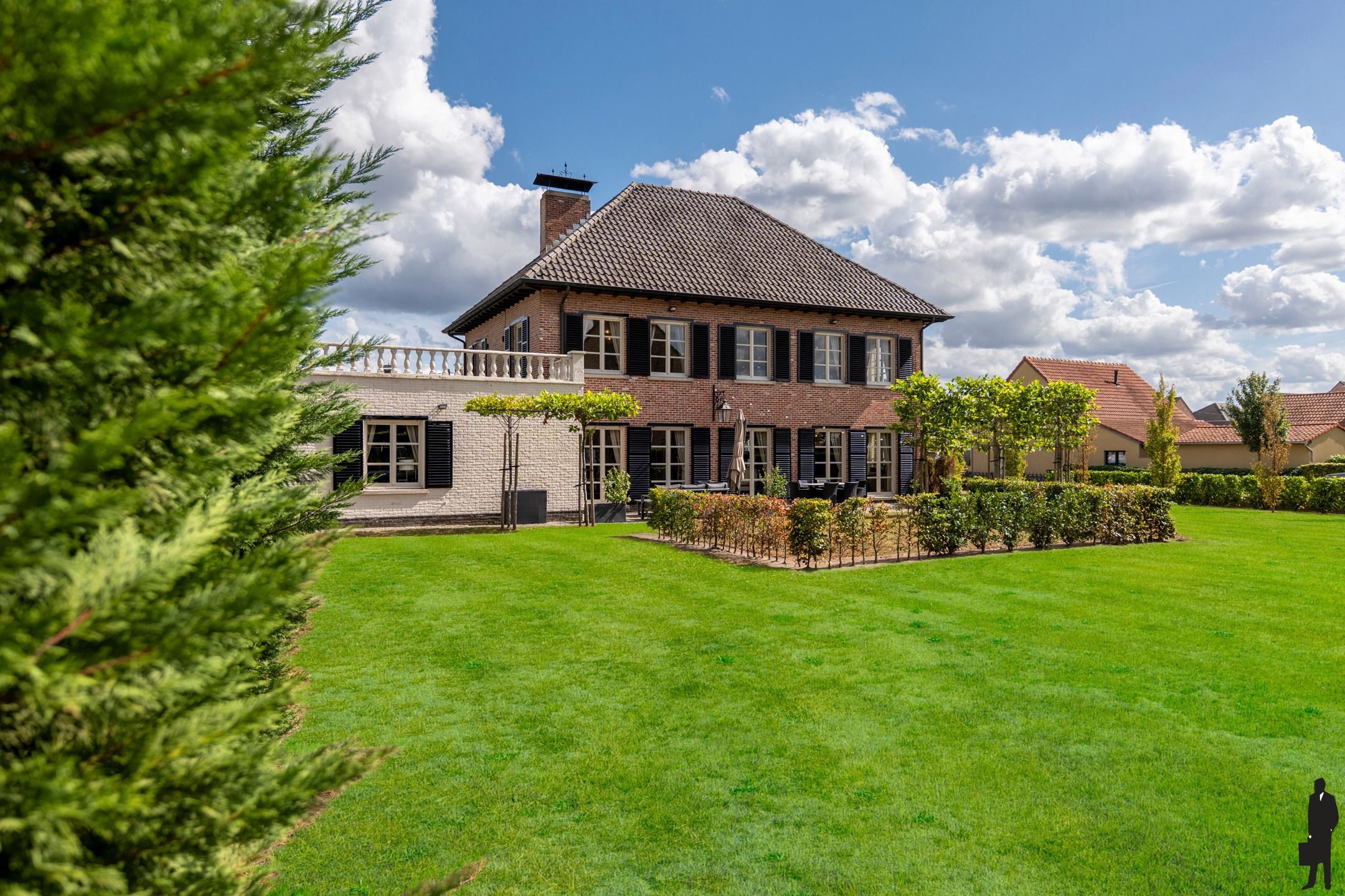 Riante villa met 3 tot 4 slpks. en westtuin op 1.353m² foto 2