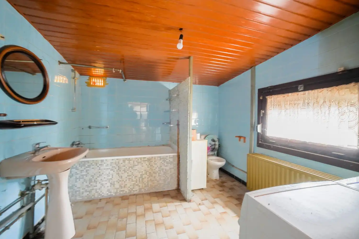 Op te knappen halfopen woning in Lommel foto 9