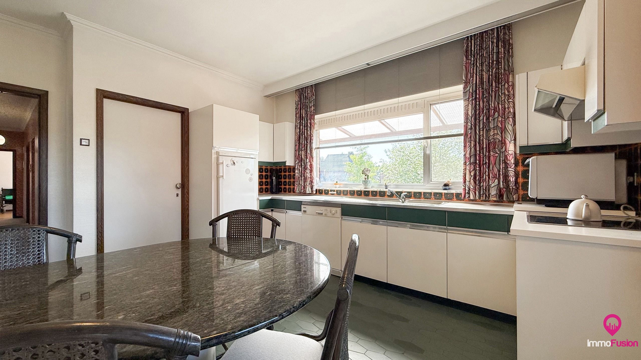 Mooie, volledig onderkelderde bungalow met 3 slaapkamers!  foto 8