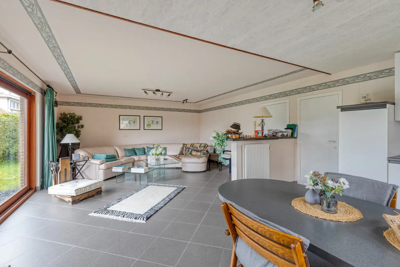 Ruim gelijkvloers appartement met grote tuin in een residentiële wijk ! foto 16