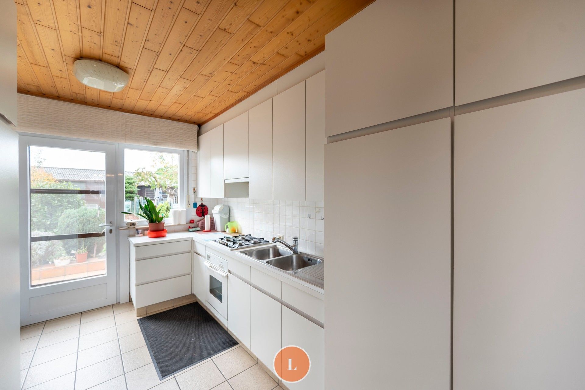 Te moderniseren goed onderhouden woning met tuin. foto 5