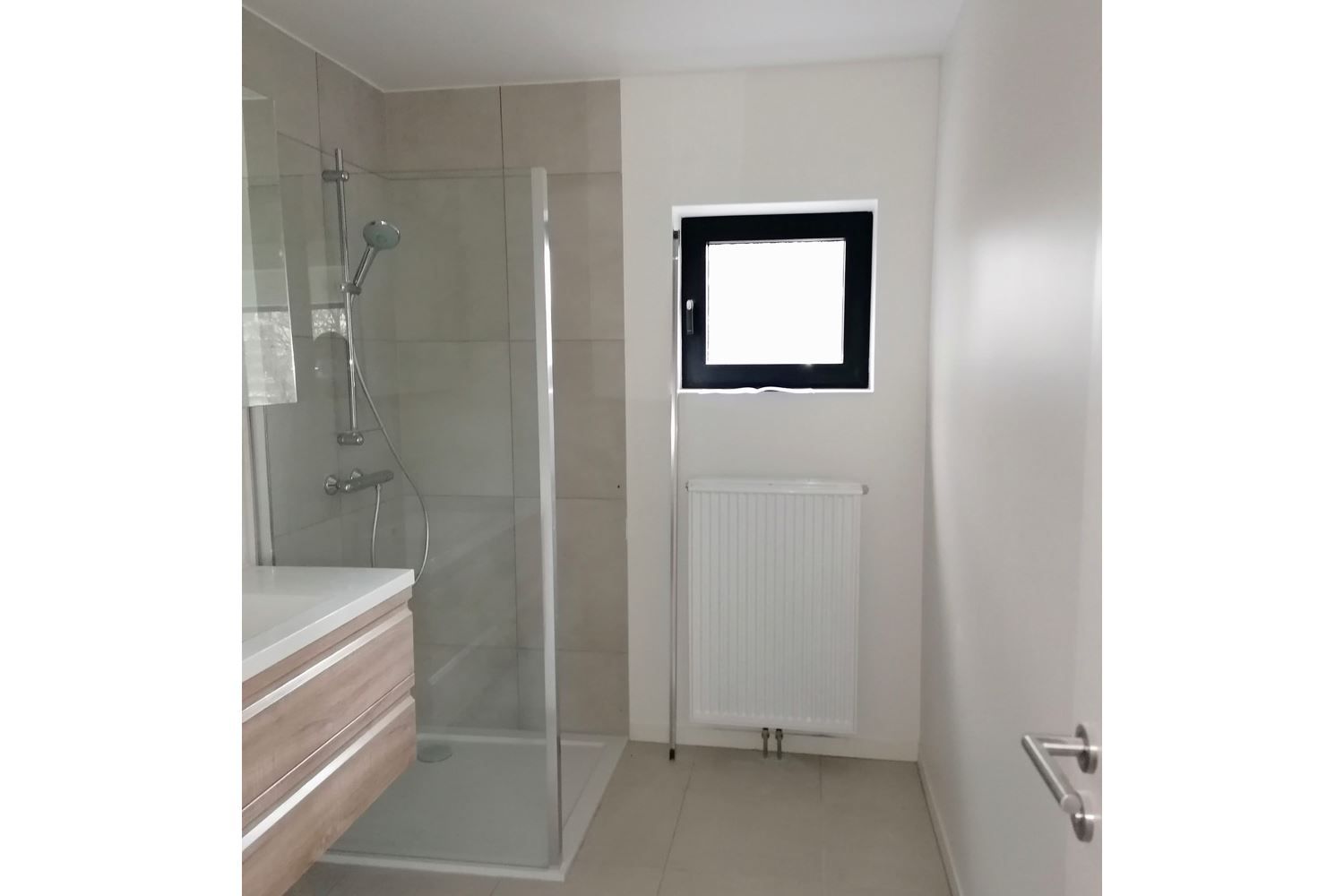 Genk, Busweg 3 bus 11 – Nieuwbouw-duplexappartement met 2 slaapkamers gelegen in een residentiële omgeving op wandelafstand van het centrum. foto 9