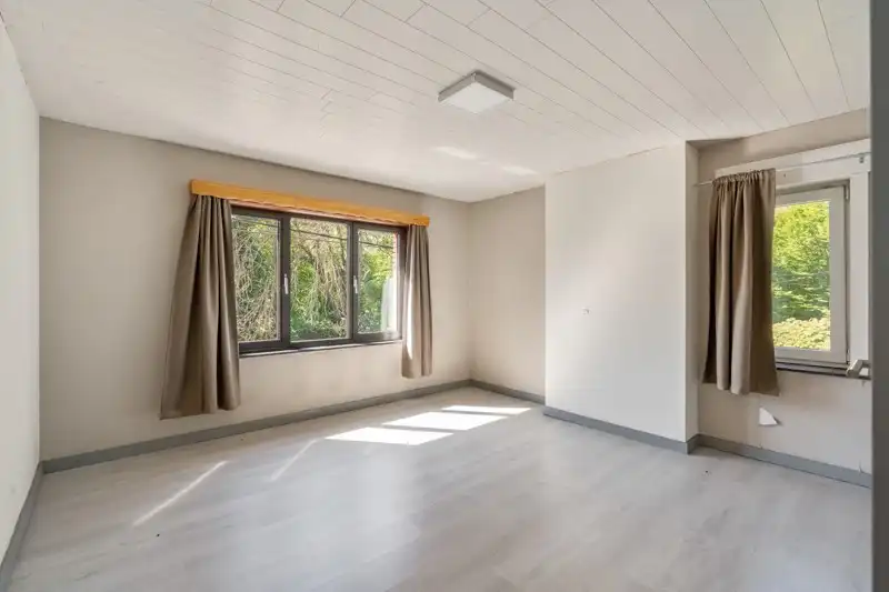 Rustig gelegen gezinswoning met aanpalend een groot bijgebouw op een perceel 9are foto 21