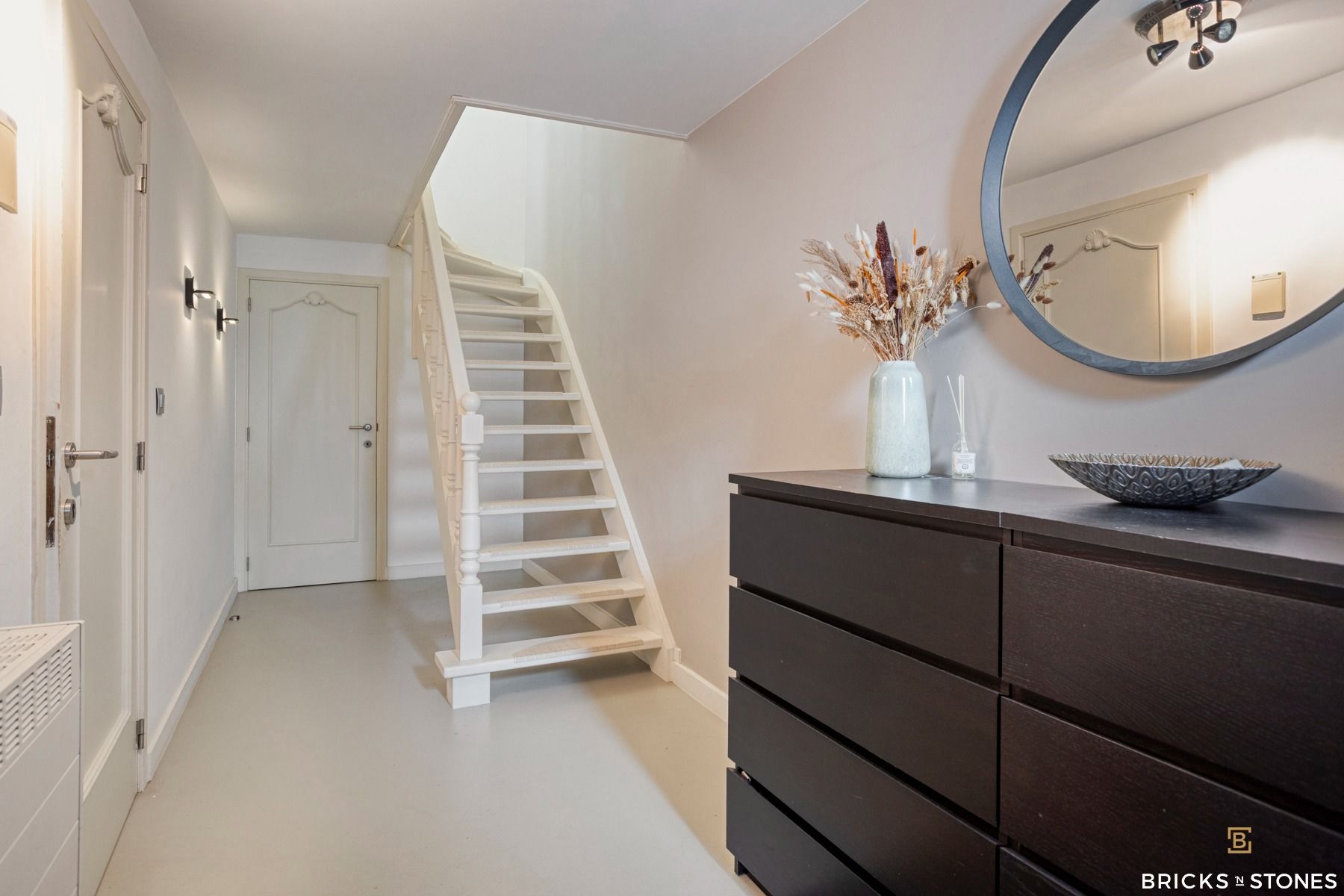 Knappe bel-etage woning met tuin foto 2