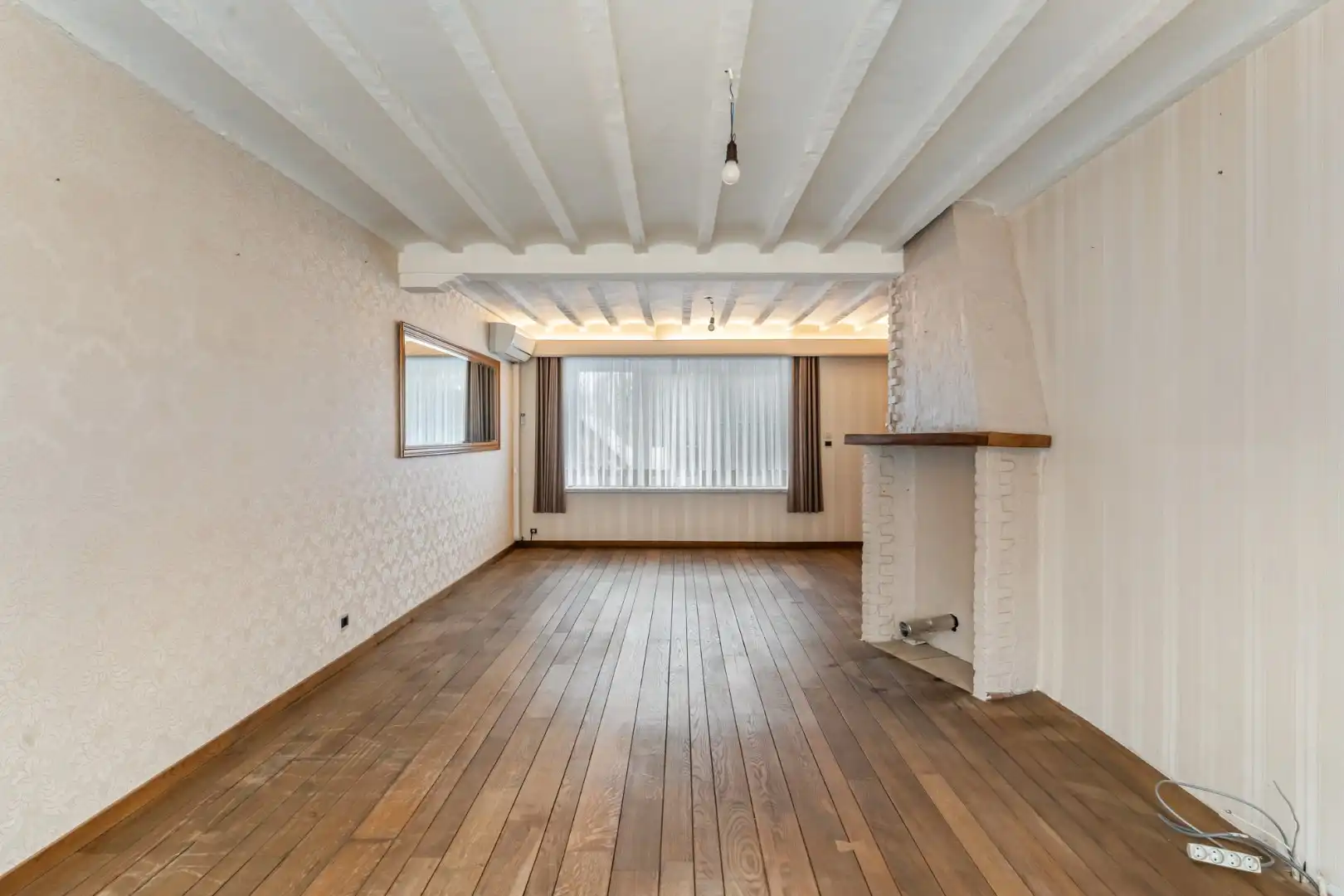 Halfvrijstaande woning op een perceel van 7a31ca, met aparte bureelruimte en inpandige garage! foto 4