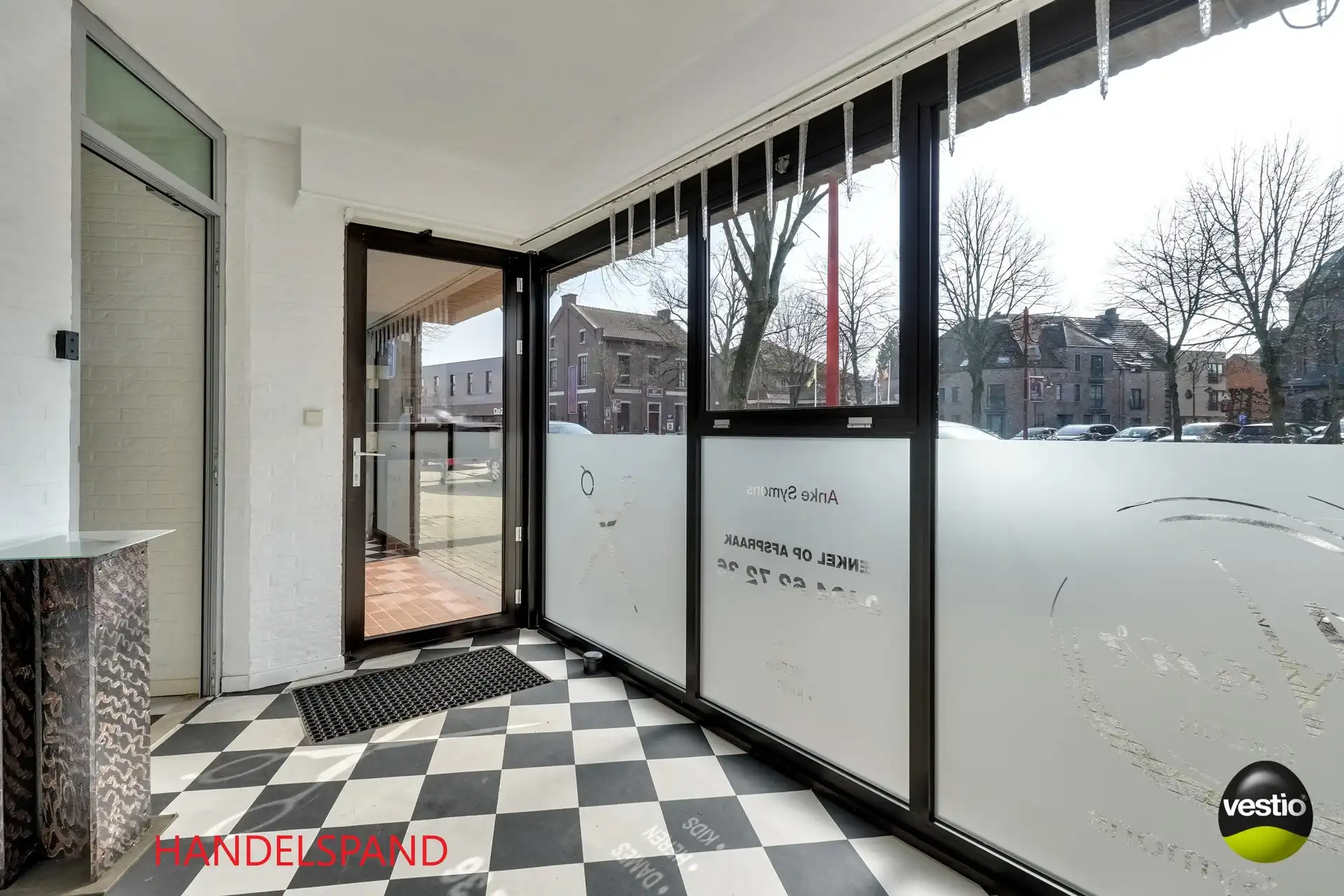 GELIJKVLOERS APPARTEMENT 3 SLAAPKAMERS 171 M² + HANDELSRUIMTE + TUIN + 5 GARAGES + ZOLDER foto 35