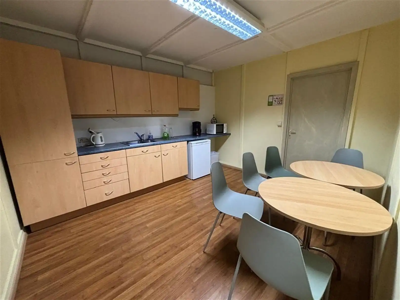 Te Huur goed gelegen bedrijfspand te Wommelgem foto 9