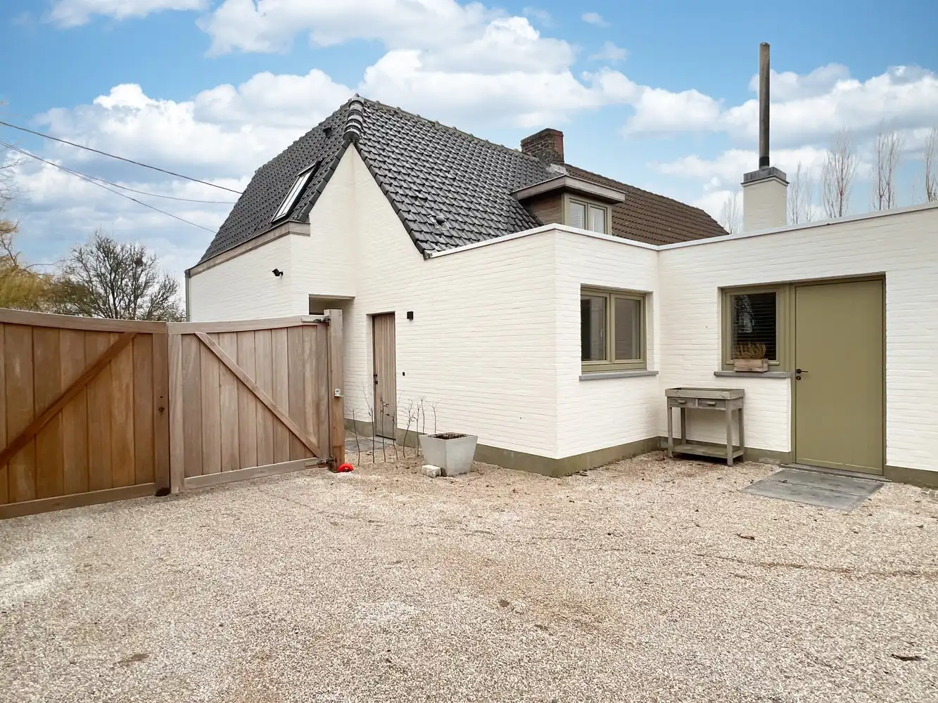 Kwalitatief vernieuwde woning met zonnige tuin (1004m²) foto 20