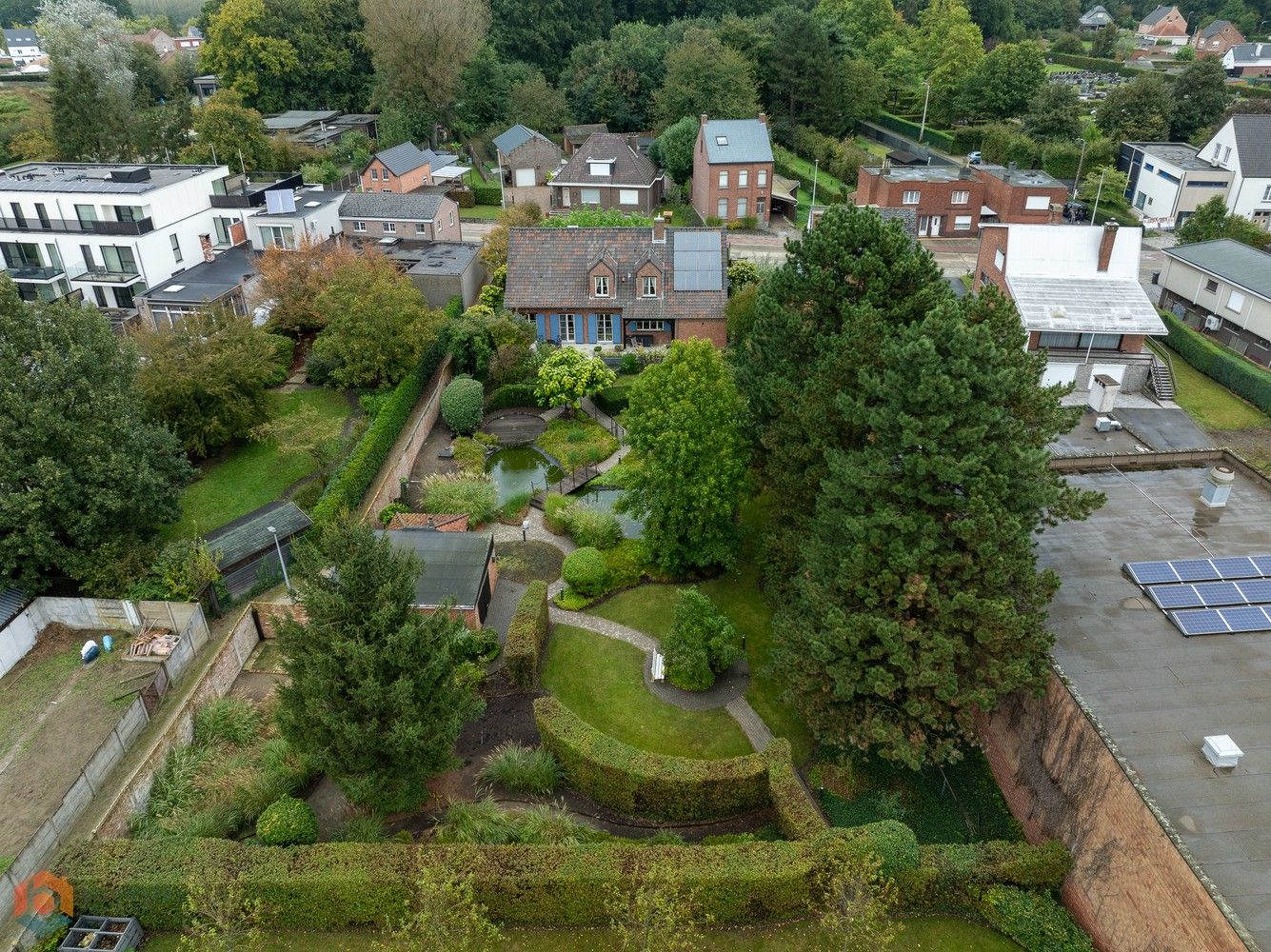 Villa met prachtige tuin en 3 slpkrs foto 26