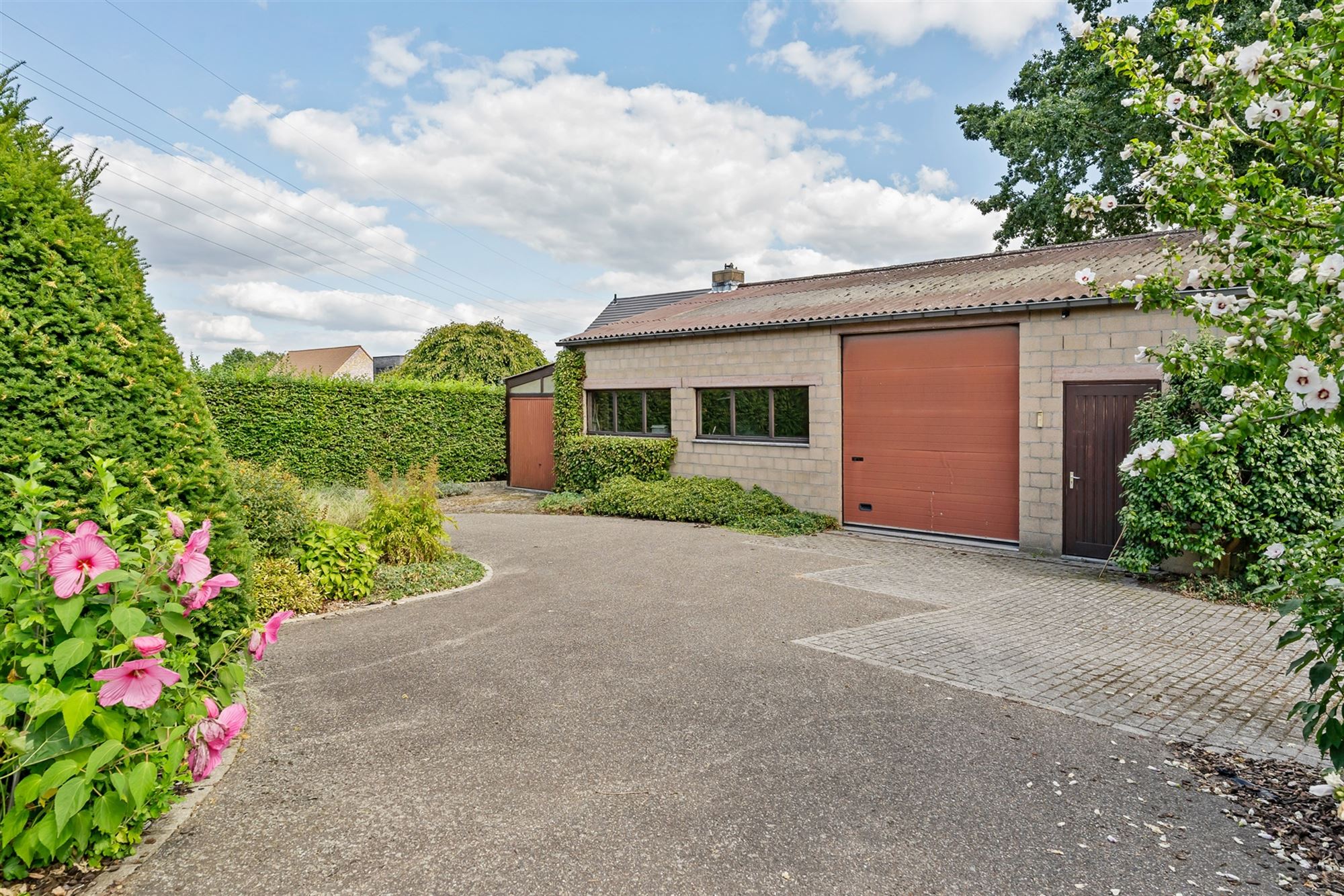 RUIME WONING (CA 250M2) VOLLEDIG ONDERKELDERD MET WERKHUIS VAN 130M2 foto 28