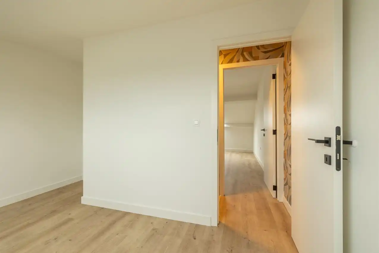 Vernieuwde rijwoning met drie slaapkamers en mooie tuin foto 24