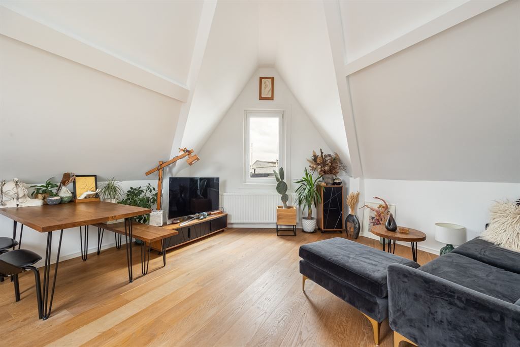 Licht hoekappartement in hartje Zurenborg foto 2