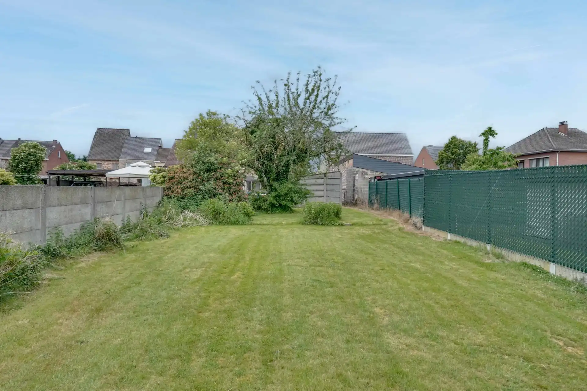 Ruime, centraal gelegen woning met renovatiepotentieel foto 23