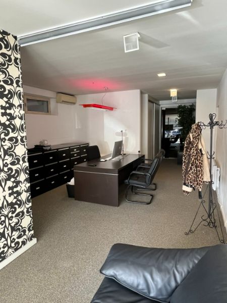 Commercieel pand van 180m² gelegen in het centrum van Genk, tegenover Shopping1. foto 7