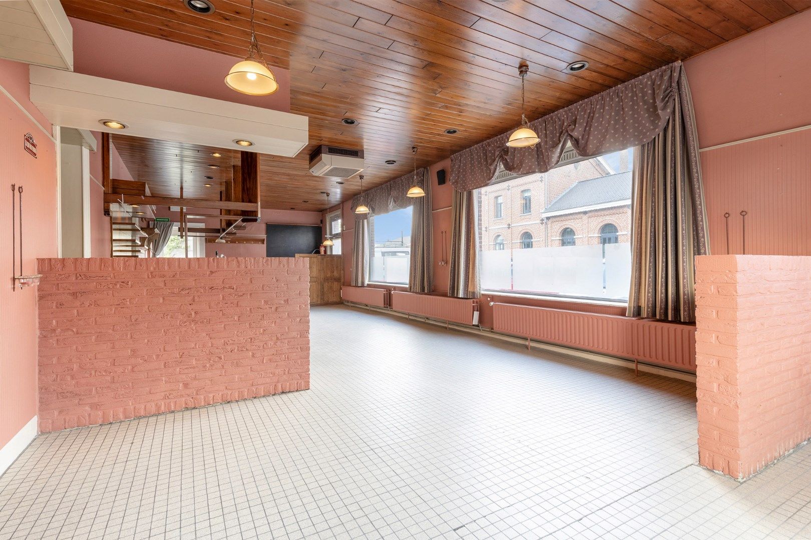 Grote eigendom met 5 kamers, garage en grote tuin! foto 6