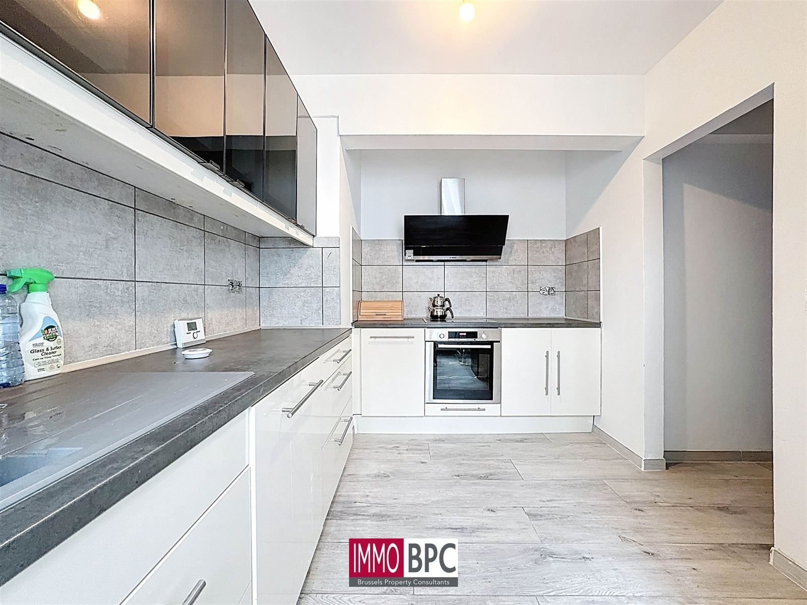 instapklaar appartement met 2 slaapkamers in rustige straat foto 9