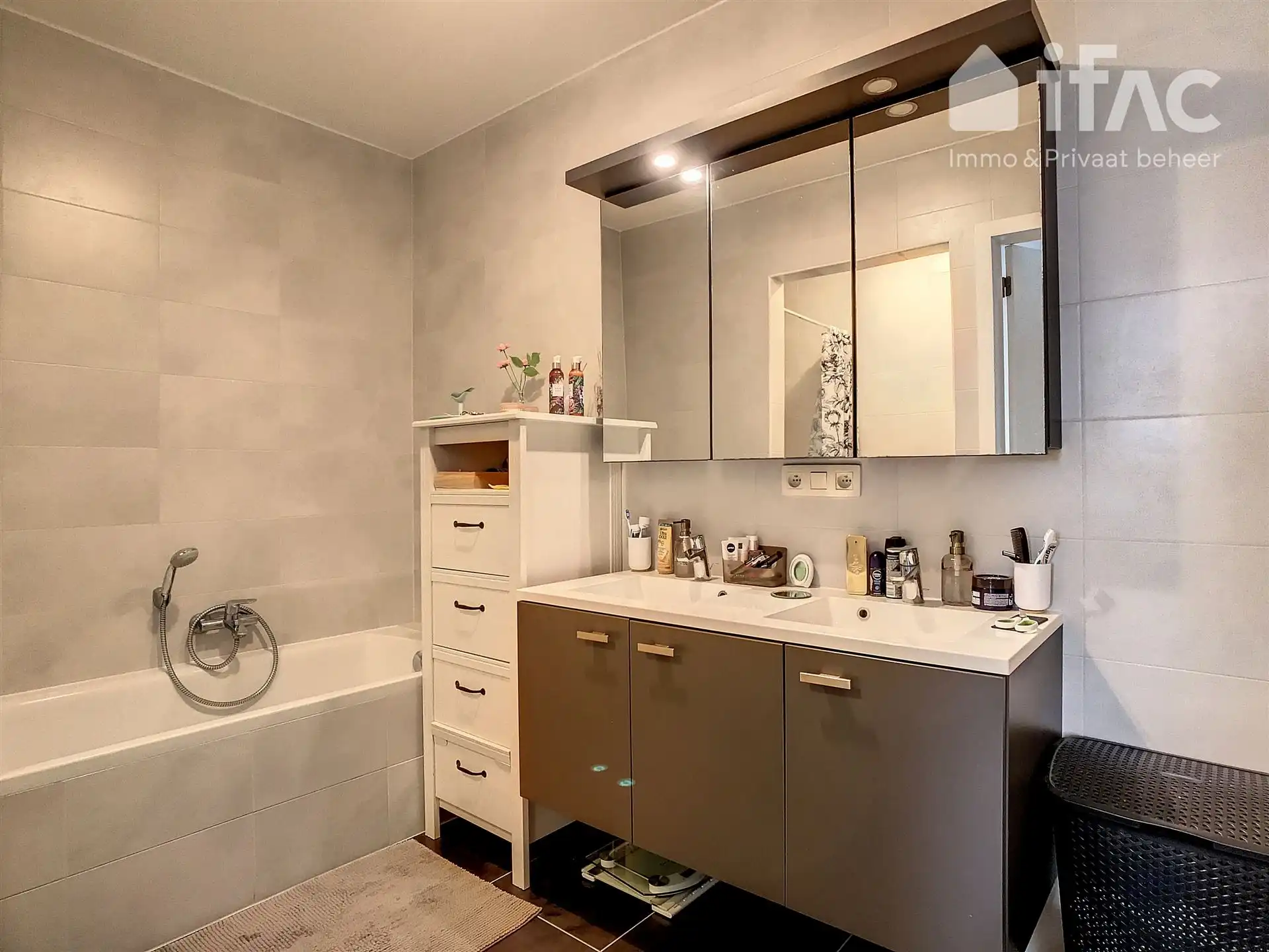 Recent gelijkvloers appartement met 2 slaapkamers en parking foto 11