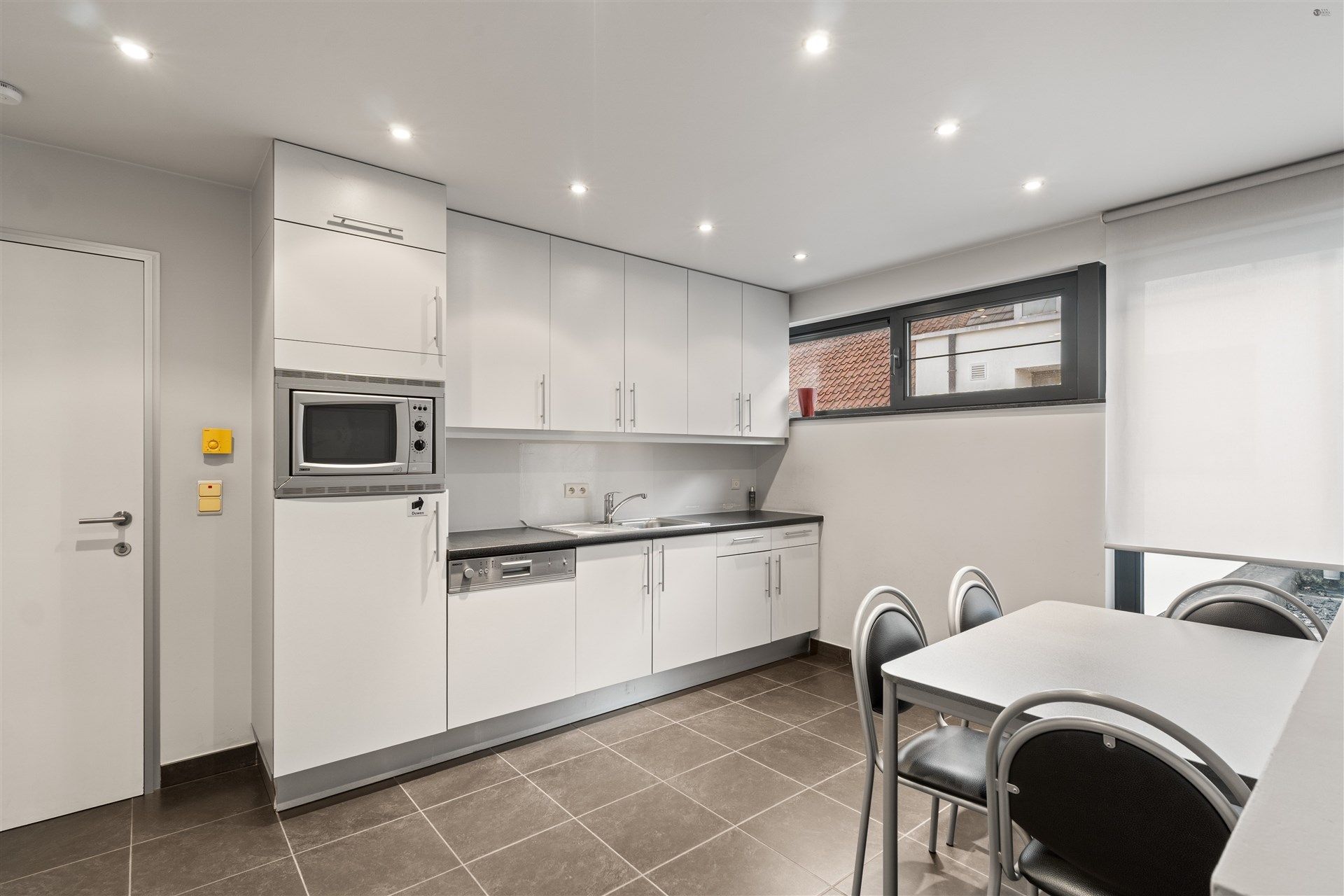 centraal gelegen winkel van 130m² foto 11